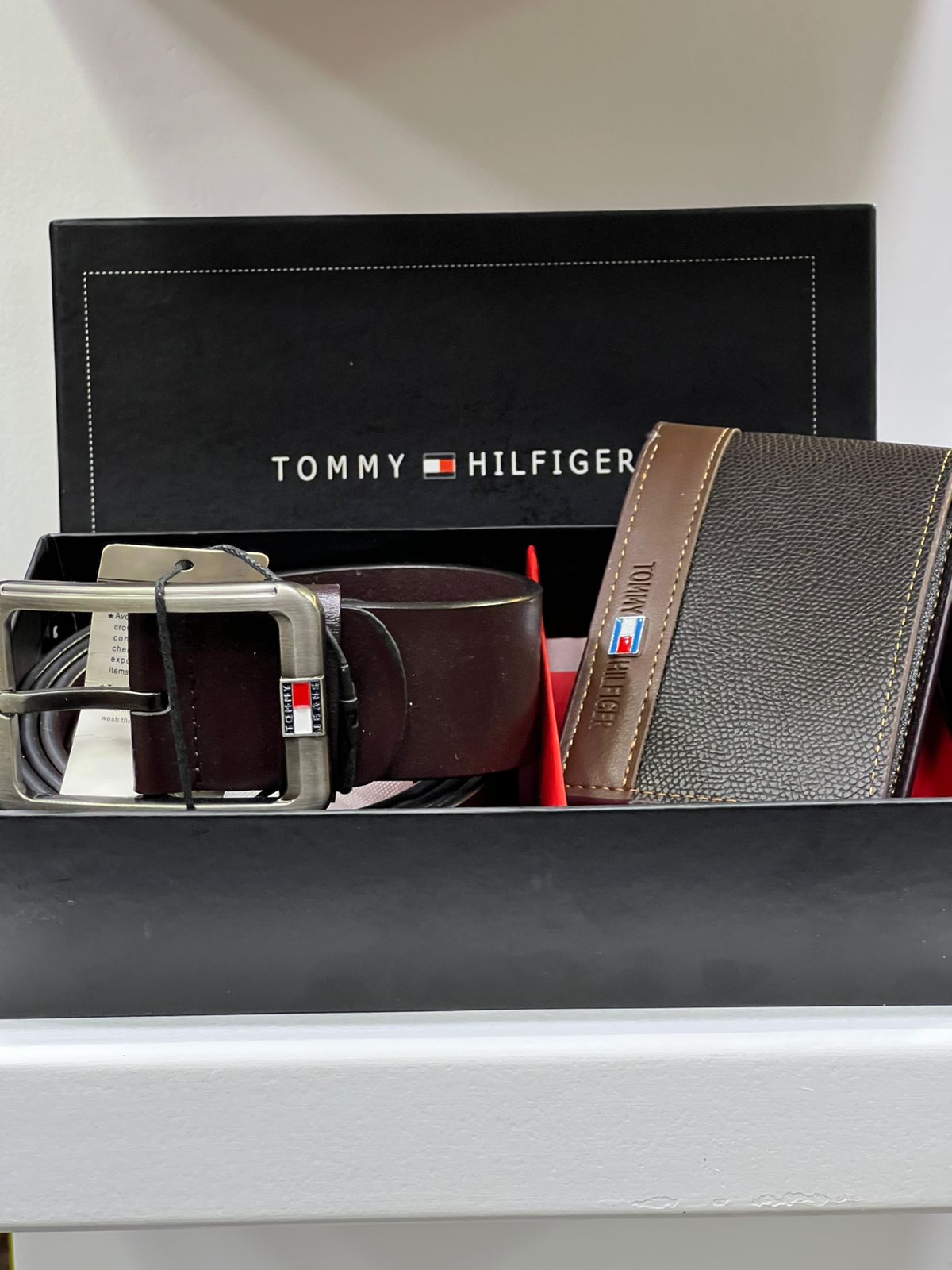 Tommy Hilfigher wallet and belt set